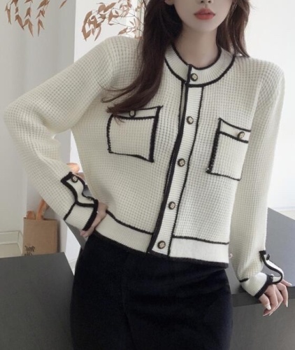 Small fragrance coat women 2021 new early autumn lazy style knitted cardigan top loose temperament sweater women's fashion