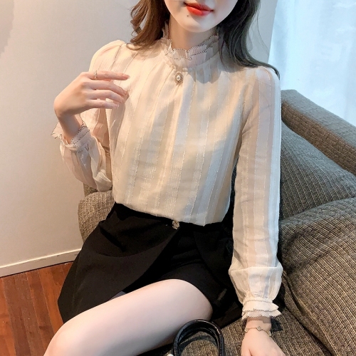 Lace bottomed shirt women's dress 2022 new fashion spring foreign style inner top European chiffon shirt