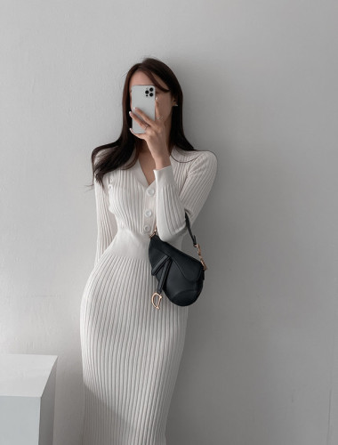 South Korea's new spring button knitted dress shows a thin hip wrap skirt