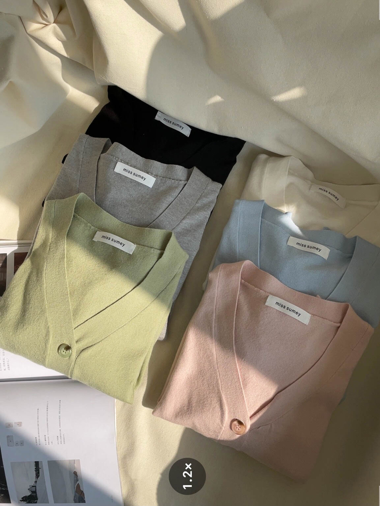 Live shooting spring 2022 new Korean V-neck loose and thin long sleeve sweater age reducing cardigan short coat