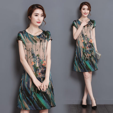 Summer silk dress has been shipped. Women's medium and long short sleeves, large size, foreign style, noble mother's clothes cover the belly