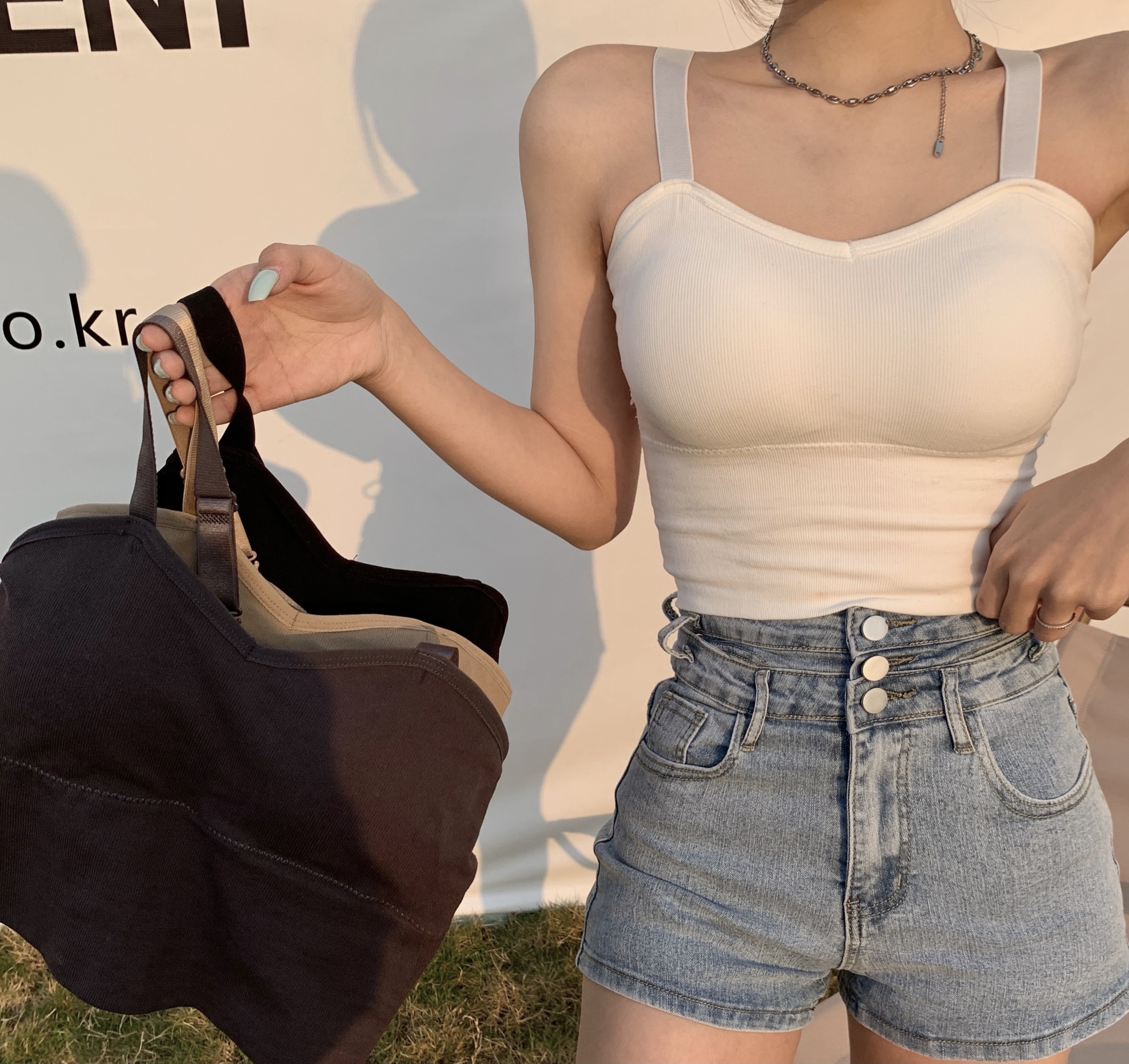 Real shooting and real price are not reduced. Korean version traceless slim fit, inner and outer wearing suspender vest with cup