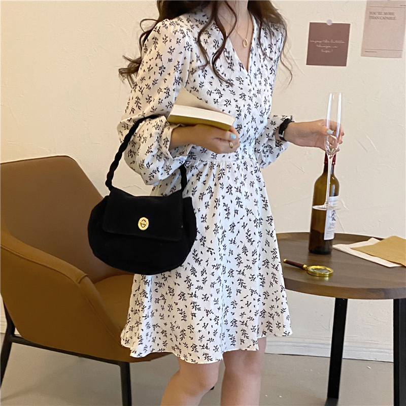 Real shot real price early spring new V-neck floral design sense lace up thin dress