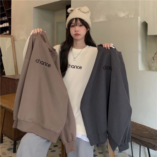 Actual shooting of the spring 2022 alphabet embroidered sweater women's new thin round neck suit loose top trend