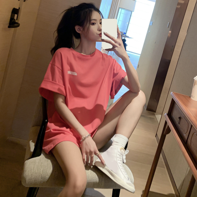 Net red retro port style short sleeved T-shirt women's 2022 new summer ins fashion lower body missing loose medium length top