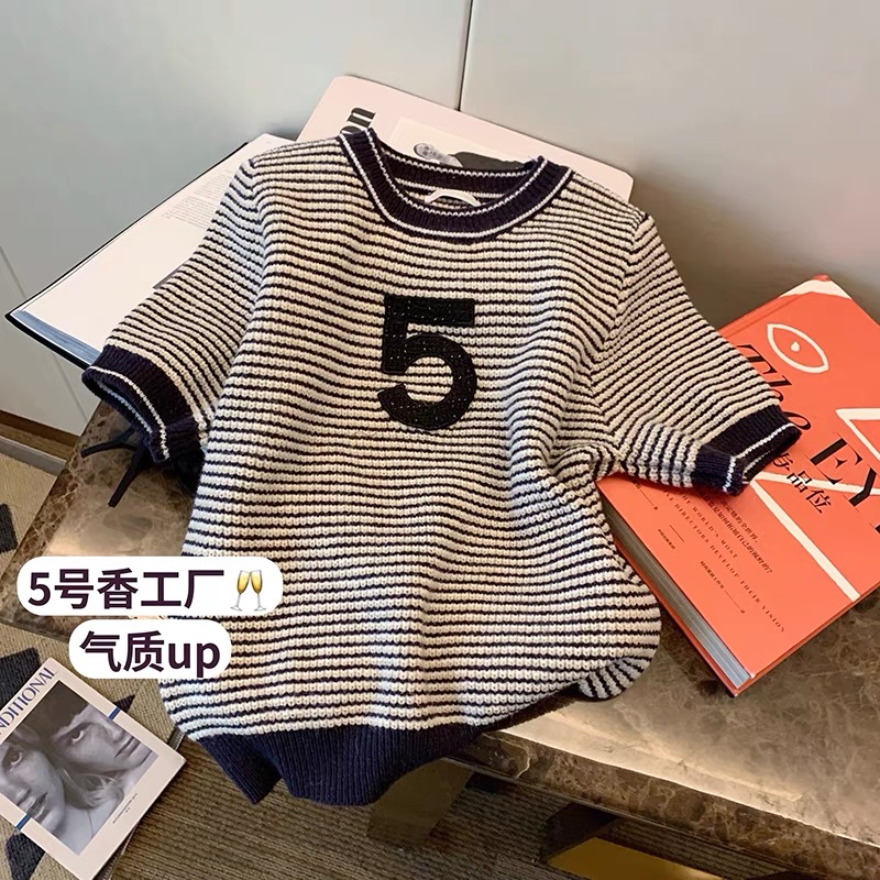Tiktok, short waist, high waist stripes, knitted sweater, official figure
