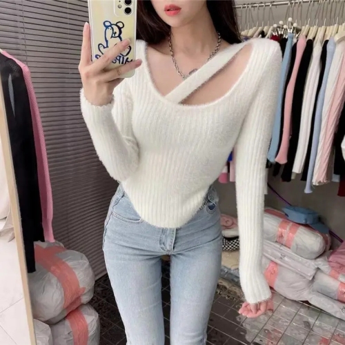 2021 autumn and winter new female celebrities sweet and pure design sense ins hanging neck imitation mink Plush knitted sweater