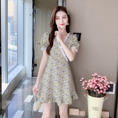 Kikyo retro French minority sweet first love gas V-neck closed waist thin super fairy small broken flower dress