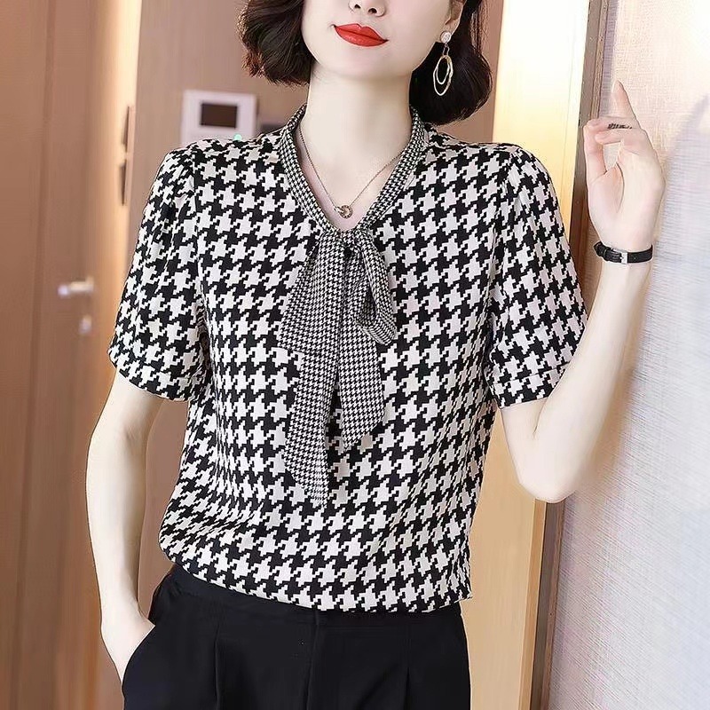 Large short sleeved blouse women's 2022 summer new fat large loose belly covering foreign style mother's trumpet sleeved blouse
