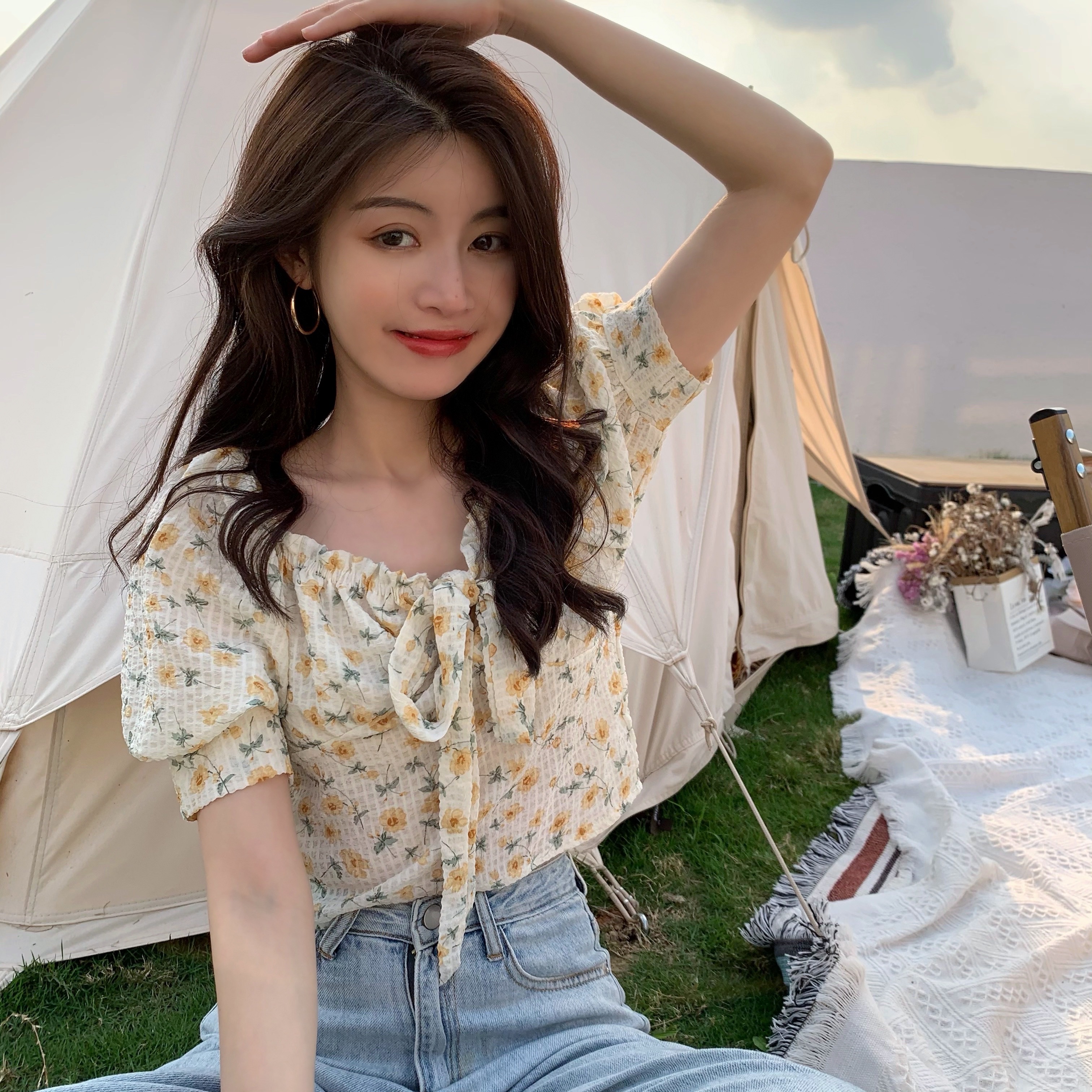Real price broken Flower Chiffon shirt with straight shoulder short sleeve bubble sleeve bandage design top