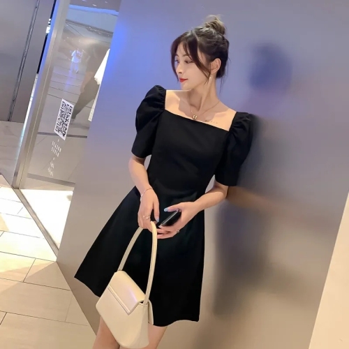 Large women's Vintage bubble sleeves look thin and cover your belly fat mm small black skirt dress Hepburn style square collar skirt children's summer