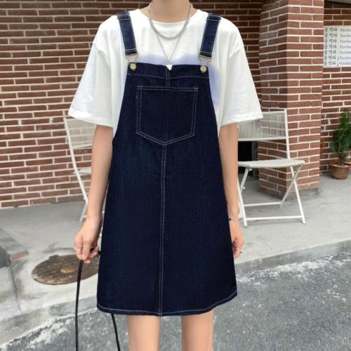 Real shooting of new loose and thin straight tube denim suspender skirt in summer