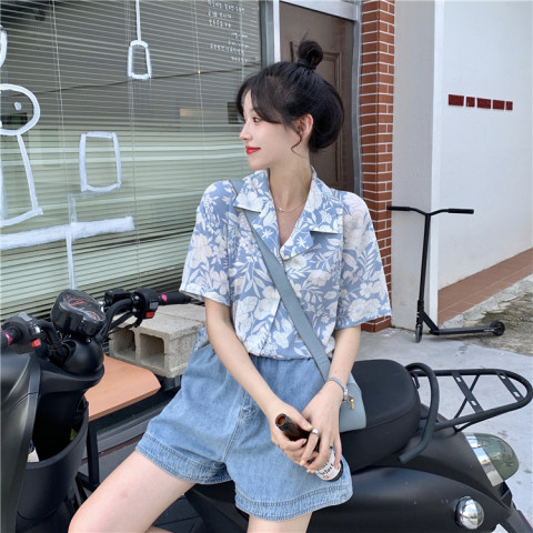 French suit collar short sleeve shirt women's summer design sense of minority loose Vintage flower shirt aging Chiffon Top Fashion