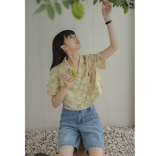 Real shot 2022 new floral short sleeved shirt women's Korean loose and versatile small fresh short cardigan top