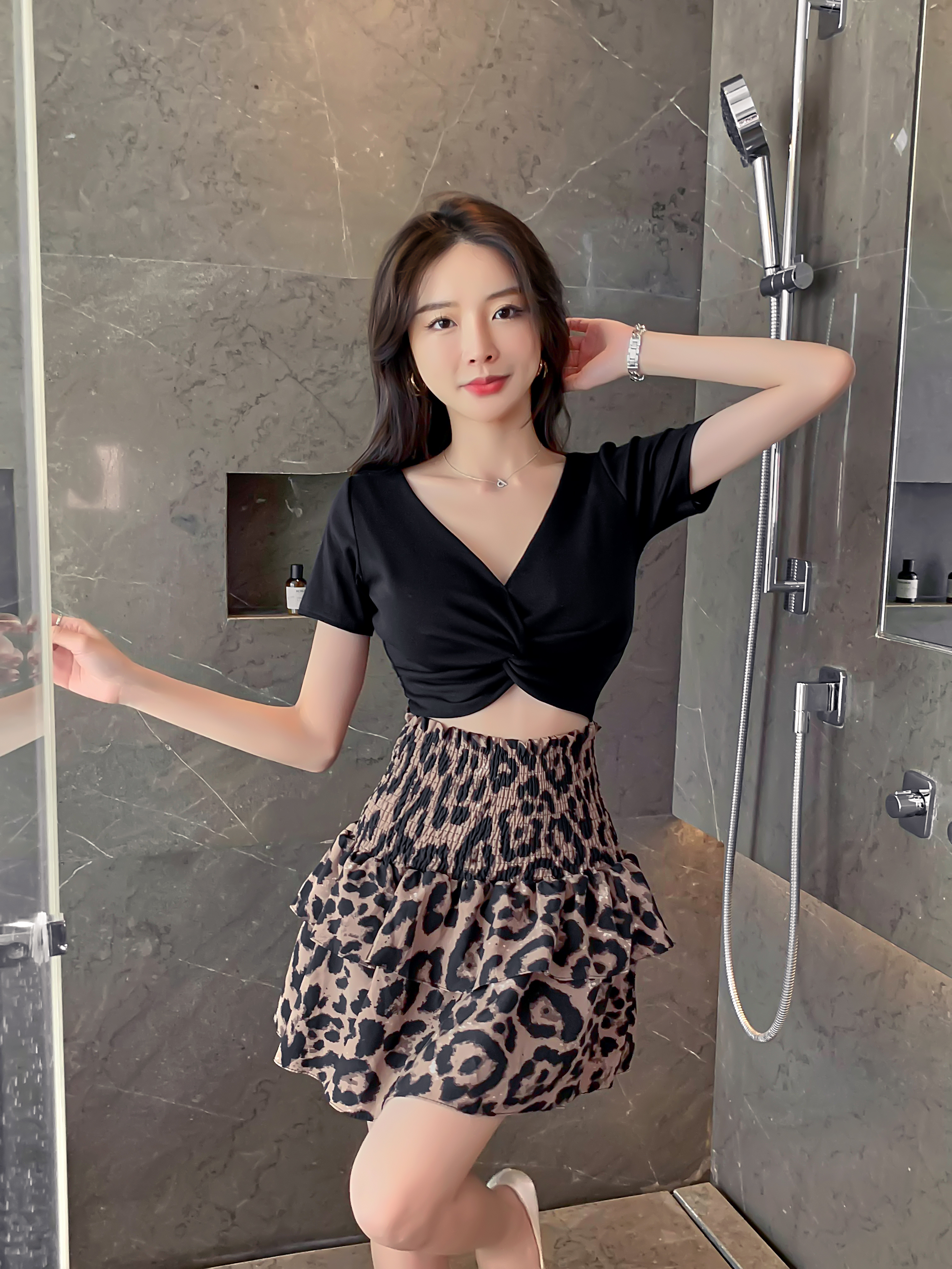 Real shooting sexy open waist Leopard Print Skirt two-piece set of spice girl V-neck Jazz open navel Top + leopard print short skirt