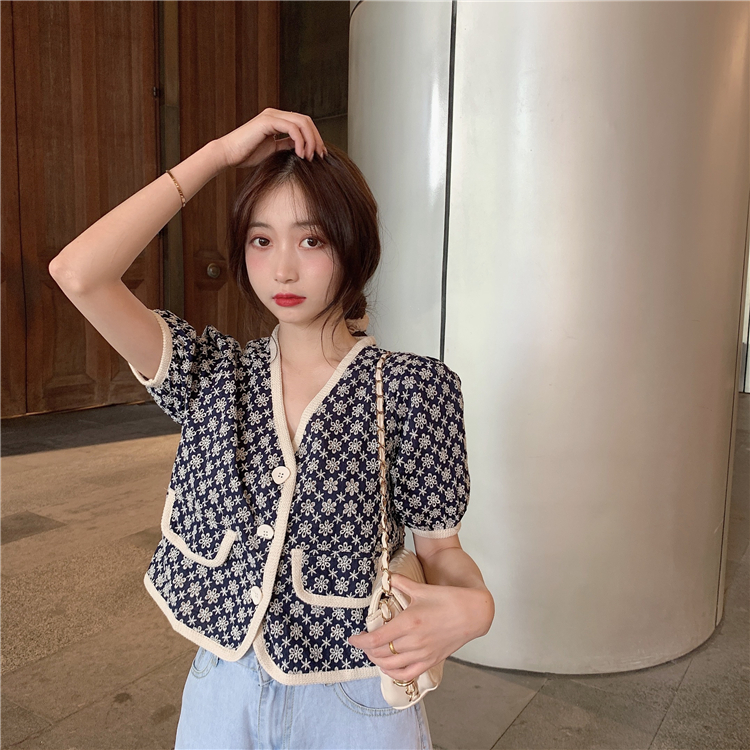 Real price ~ new chic heart machine retro hook flower cardigan three button short V-neck shirt female