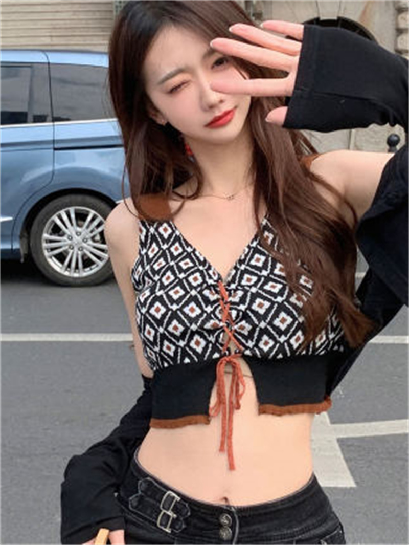Sexy knitted Spice Girl cross strap design sense lattice bottomed suspender vest women's inner and outer short top