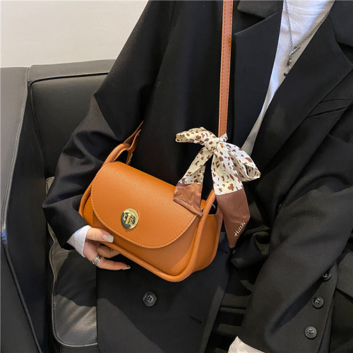 Foreign style bag women's 2022 new fashion sense buckle messenger bag simple leisure one shoulder small square bag