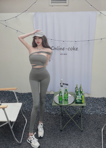 Actual price: 2022 spring oblique shoulder three-dimensional bra sexy vest with leggings sweet cool fried Street suit