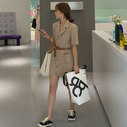 High design sense of niche suit dress women's new French retro slim waist skirt in summer 2022