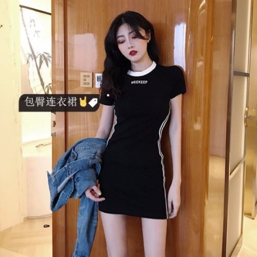Fashionable and versatile slim fit, slim buttocks, sexy bottomed short sleeved dress, 2022 spring new trendy women's Hong Kong flavor