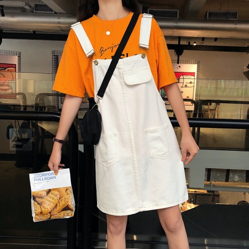Actual shooting of the new Korean version of age reduction, foreign style, French versatile denim strap skirt in spring and summer of 2022