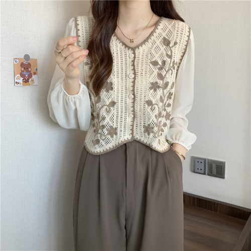 Real shooting and real price new embroidered flowers hollow out fashion foreign style long sleeve splicing short top