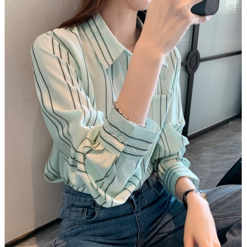 Retro Hong Kong style vertical stripe shirt women's spring  new design sense of minority fashion net red fried Street folding shirt