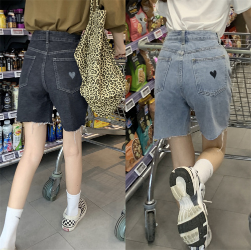 Real shooting and real price ~ Korean version versatile loose and thin Capris embroidered love high waist and wide leg shorts fashion