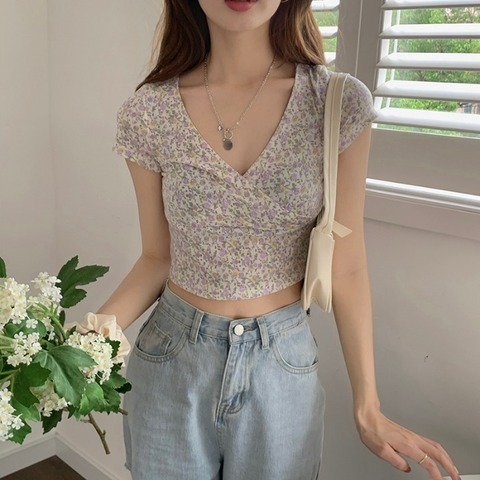 2022 new floral T-shirt women's design sense slim short sleeve summer Korean V-neck short high waist top women