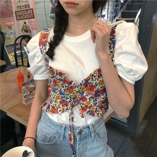 Seoul burst sweet cherry blossom country look ~ Korean campus Girl Bubble Sleeve T-Shirt + lovely broken flower suspender vest