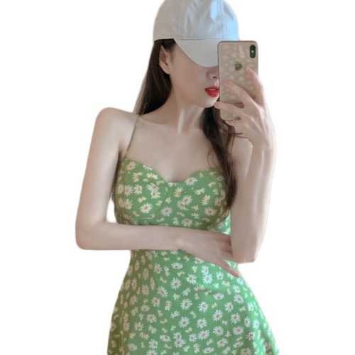 Green small Zou chrysanthemum broken flower buttock dress for women in summer small fresh sexy low breast suspender A-line skirt short skirt