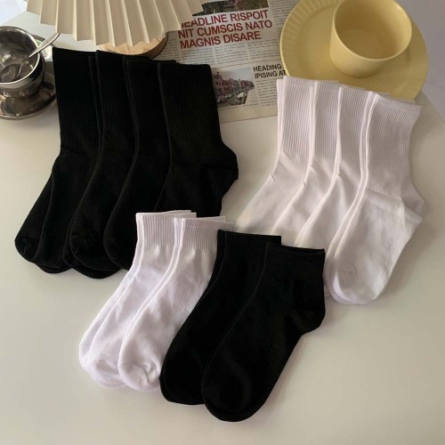 Real price Korean socks children's medium tube socks Japanese black and white cotton trend versatile sports socks