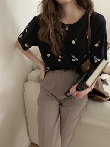 Embroidered floret short sleeved sweater thin Korean loose round neck short top 2022 new women's spring