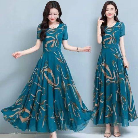 Dress 2022 new summer long seaside resort beach skirt with slim waist and short sleeve round neck ice silk skirt