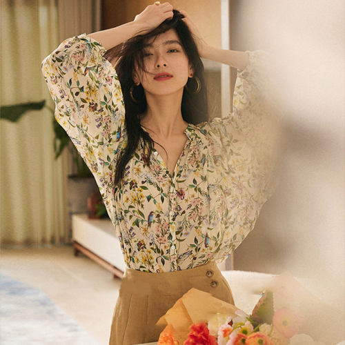 Early autumn French thin 7 / 4 sleeve blouse female Xia Xianxian design sense of minority chic blouse Floral Chiffon shirt