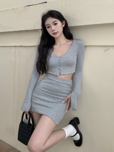 The real price does not reduce the foreign style. Ins Hong Kong Style Spice Girl elastic thin cardigan high waist wrap hip skirt suit