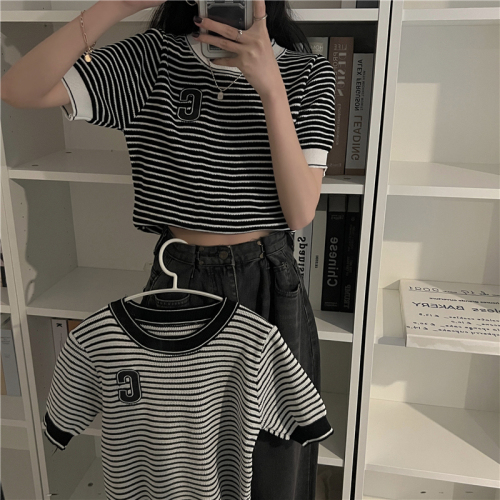 Real price 2 colors / small fragrance color contrast stripe short sleeved sweater design feeling slim knit top fashion