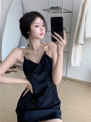 Real price ~ chain neck dress women's sense of design, small public backless scheming, thin and fashionable skirt