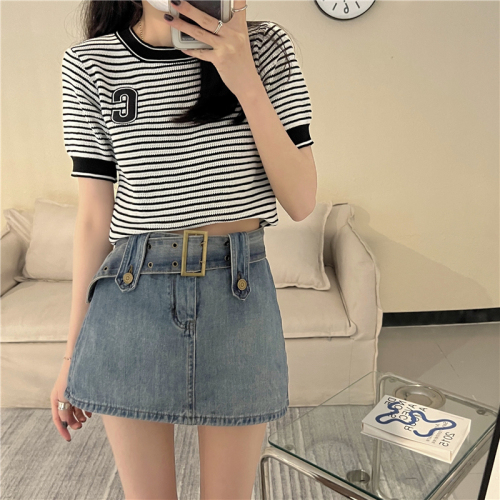 Real price 2 colors / small fragrance color contrast stripe short sleeved sweater design feeling slim knit top fashion