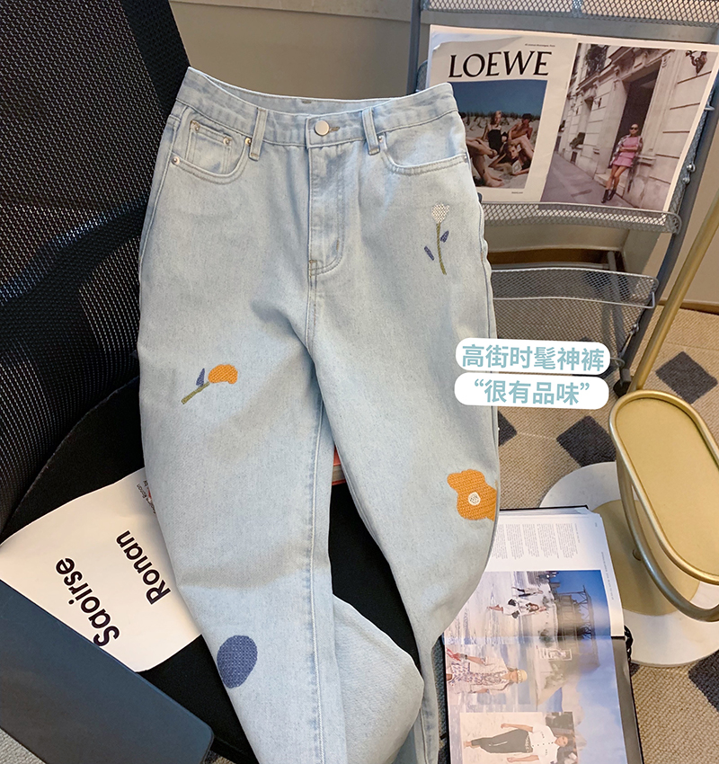 Light color Hand Embroidered Flower jeans women's 2022 new fashion design sense high waist thin straight tube wide leg pants