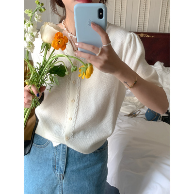 White short sleeved sweater women's early spring short cardigan round neck bottomed shirt with sweater design