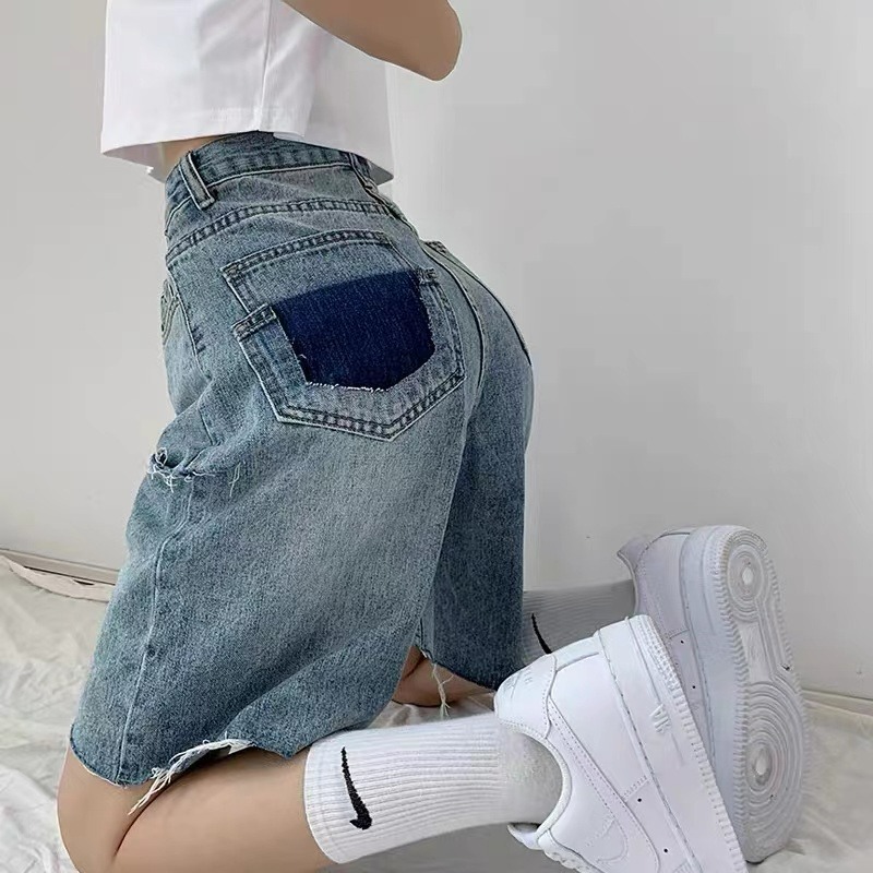 Non real shooting of summer hot girls with holes in jeans Capris, women's high waist and thin students' loose trousers