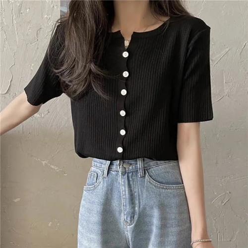 Short sleeve T-shirt design sense of minority women's clothing 2022 new fashion summer Korean chic knitted short versatile top