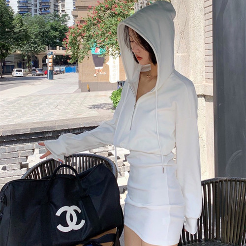 White long sleeved Hooded Dress, spring  new sportswear, waist closing and thin buttock wrap dress