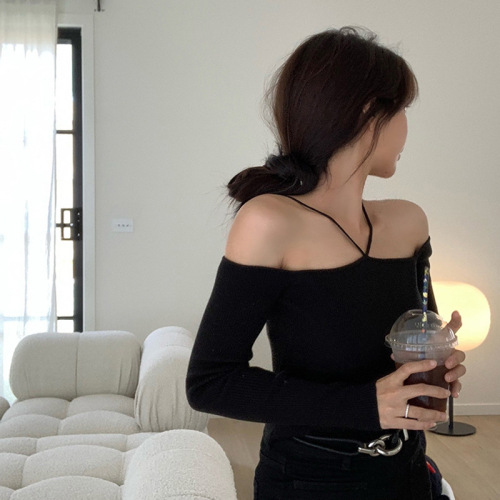 Fragrant neck off shoulder thin shoulder strap small sweater heart machine short hanging neck Knitted Top Women's black and white