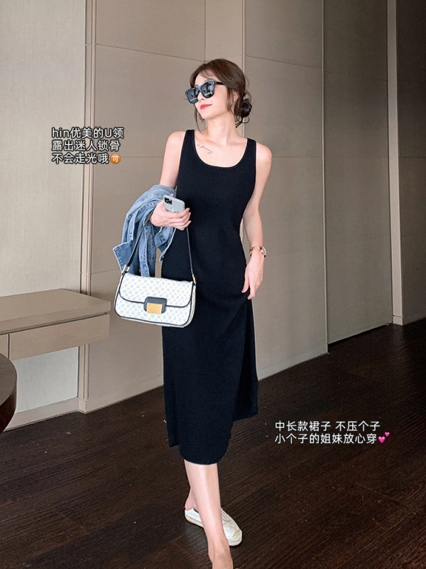 Spring 2022 new women's vest skirt with a bottomed long skirt shows thin black knitted dress