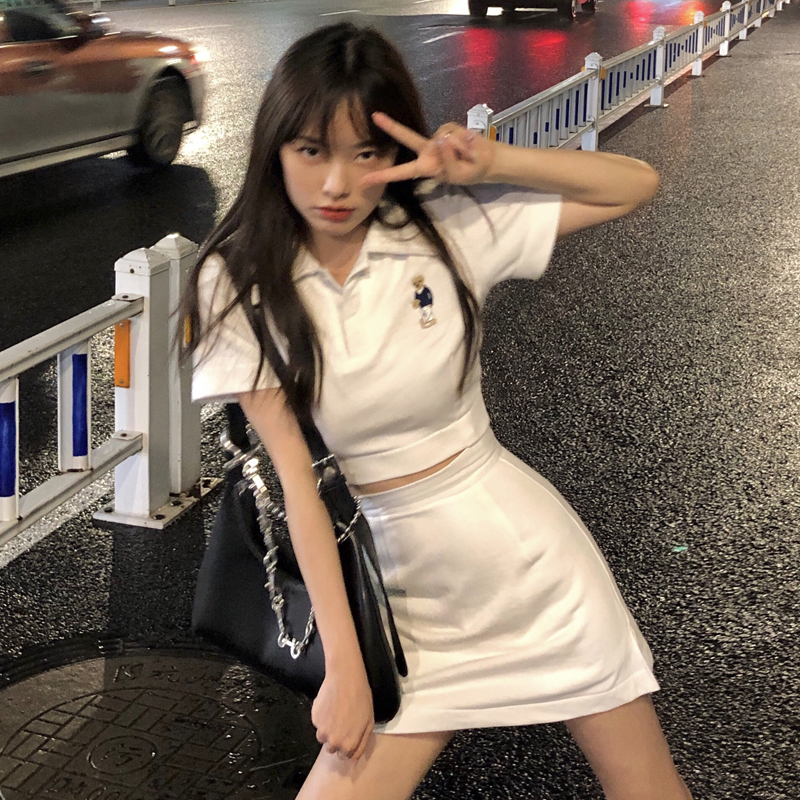 Spring and autumn official skirt + two hip short T-shirt