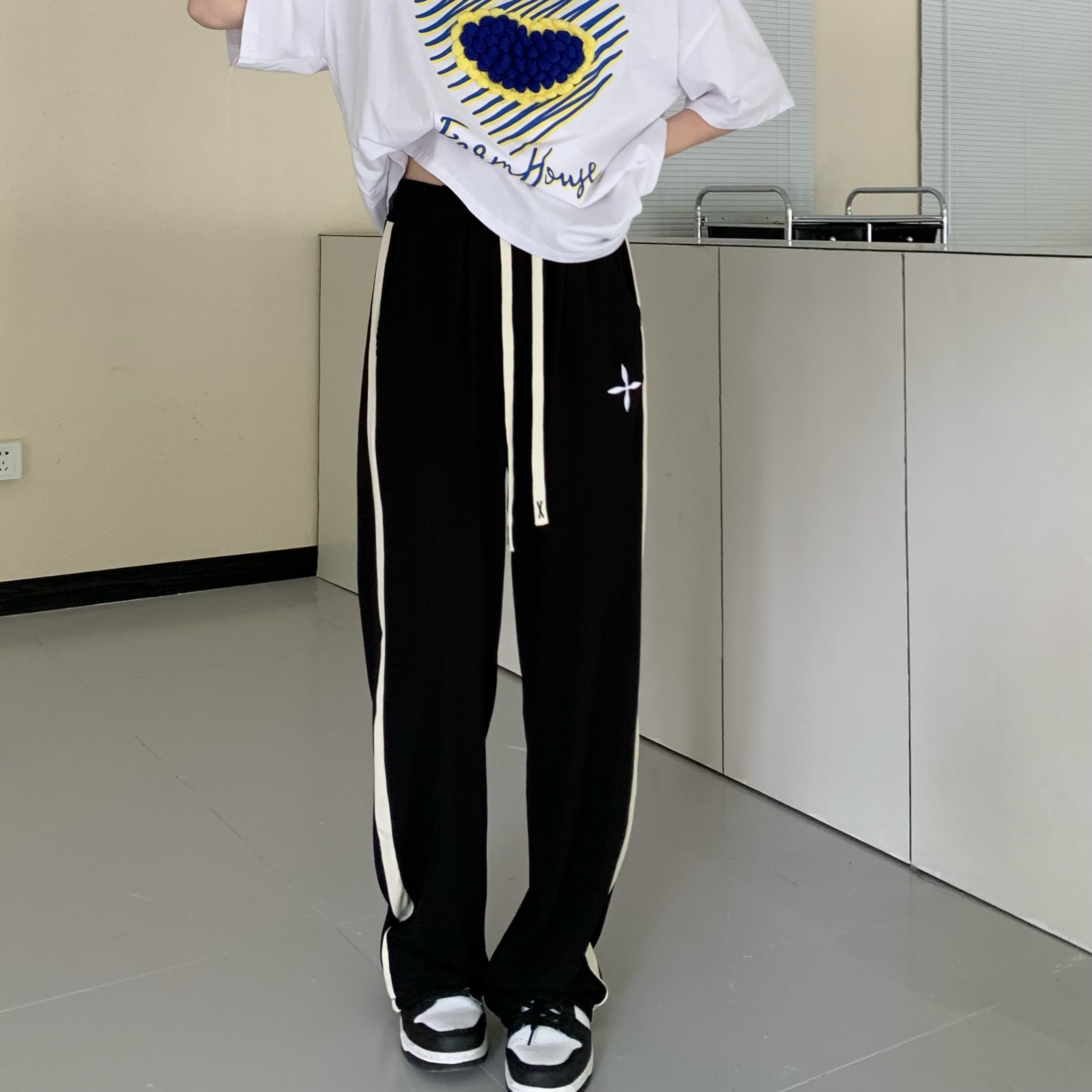 Real shooting, real price, high waist, versatile, straight tube splicing, drawstring hanging feeling, casual loose wide leg pants