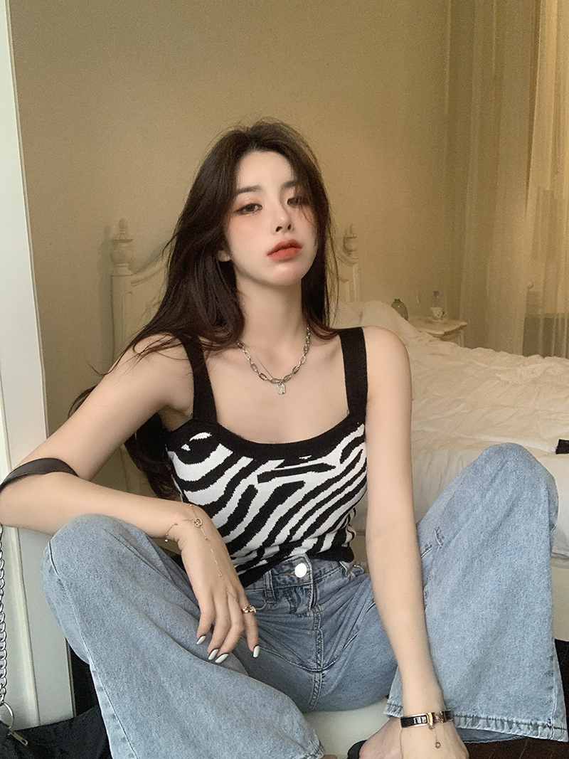 Real shooting and real price 2022 summer new slim and thin inner top zebra Knit Shirt Short suspender vest